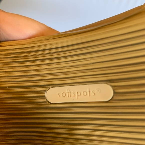 Soft spots leather sandals with 3” heels size 11WW, navy and camel - Picture 7 of 12